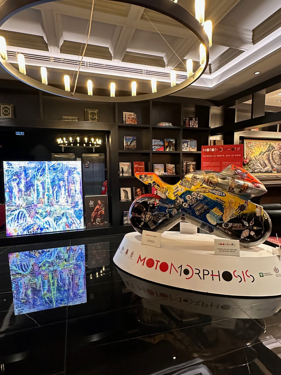 Light Box Dubai Experience  Art Design -2023 150 X 150 X 10Cm, Multiplo Darte