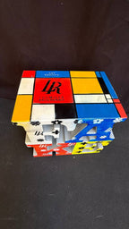 FAKE, scultura in plastica riciclata 50x50x30 cm, Art Reborn